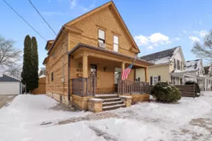 851 N 10th St, Manitowoc, WI 54220 - Photo 1