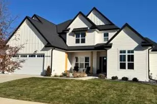 W48N8368 Sandpiper Ln, Cedarburg, WI 53012 - Photo 1