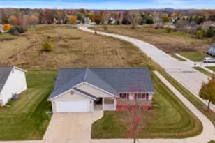 836 Tower Dr, Hartford, WI 53027 - Photo 1