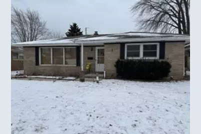 821  Saxony Dr, Racine, WI 53402 - Photo 1