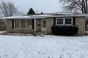 821 Saxony Dr, Racine, WI 53402 - Photo 1