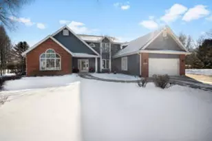 8086 S Meadowcreek Ct, Franklin, WI 53132 - Photo 1