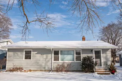 626  12th St, Winona, MN 55987 - Photo 1