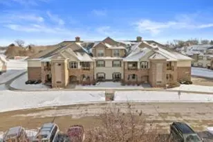 2955 W Drexel Ave, Franklin, WI 53132 - Photo 1