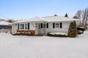 2136 Richmond Ave, Manitowoc, WI 54220 - Photo 1