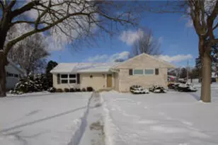 26 Park View Ln, Watertown, WI 53094 - Photo 1