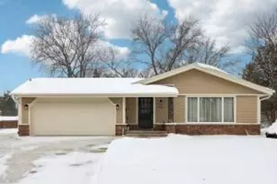 901 Anton Rd, Hartland, WI 53029 - Photo 1