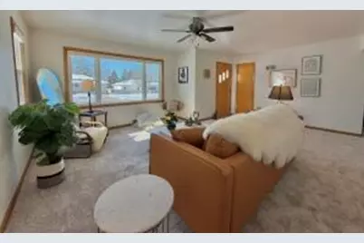 609 N Cedar St, Horicon, WI 53032 - Photo 3