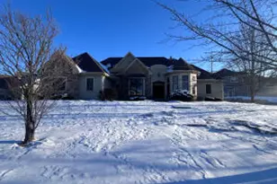 560 Birchwood Dr, Hartland, WI 53029 - Photo 1