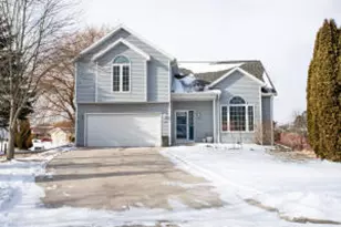 2564 Fox Ridge Ct, Sheboygan, WI 53081 - Photo 1