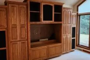 8098 S Meadowcreek Ct, Franklin, WI 53132 - Photo 7