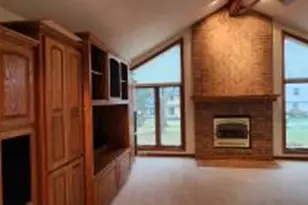 8098 S Meadowcreek Ct, Franklin, WI 53132 - Photo 5