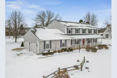 909  Country Club Ln, Fond du Lac, WI 54935 - Photo 1