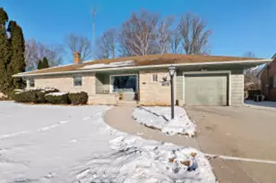 2112 Markham St, Manitowoc, WI 54220 - Photo 1