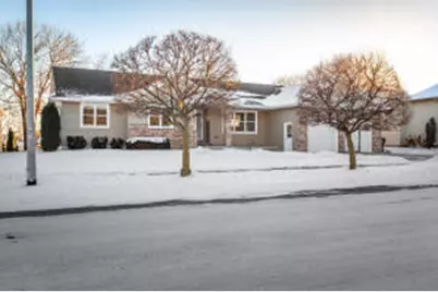 942  Oak Timber Dr, Onalaska, WI 54650 - Photo 1