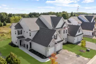1822 Horseshoe Ln, Slinger, WI 53086 - Photo 1