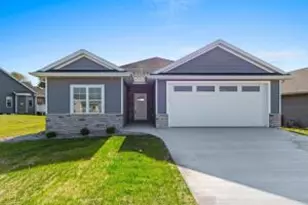 1925 Creekwood Ct, Manitowoc, WI 54220 - Photo 1