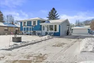 7485 S Highfield Ct, Oak Creek, WI 53154 - Photo 1