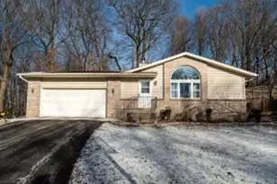 114 Manor Ct, Slinger, WI 53086 - Photo 1