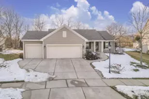 W207N17393 Parkview Dr, Jackson, WI 53037 - Photo 1