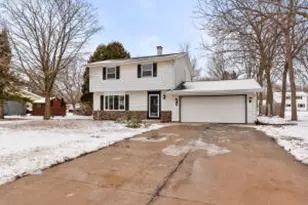 104 W Stoney Ridge Way, Saukville, WI 53080 - Photo 1