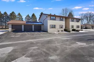 910 E Cedar Ave, Manitowoc, WI 54220 - Photo 1