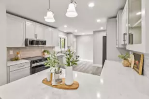 250 W Suburban Ct, Fox Point, WI 53217 - Photo 9