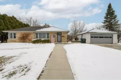 N87W15675  Belleview Blvd, Menomonee Falls, WI 53051 - Photo 1