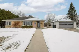 N87W15675 Belleview Blvd, Menomonee Falls, WI 53051 - Photo 1