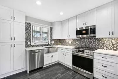 10121 N Lee Ct, Mequon, WI 53092 - Photo 1