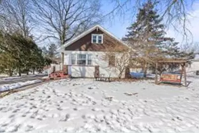 542 N Oakwood Ave, Oconomowoc, WI 53066 - Photo 1