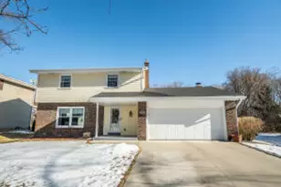 1574 Parkway Dr, Port Washington, WI 53074 - Photo 1