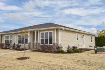 615  Hunter Oaks Blvd, Watertown, WI 53094 - Photo 1