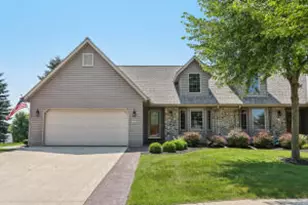 W203N16184 Pin Oak Cir, Jackson, WI 53037 - Photo 1