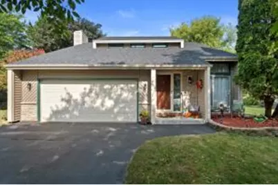 207  Parkview Ct, Pewaukee, WI 53072 - Photo 1
