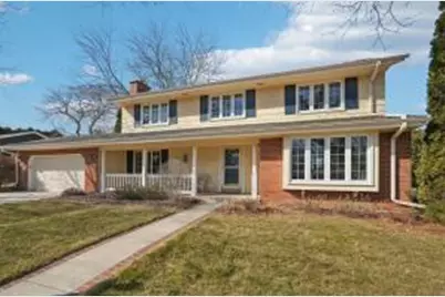 3220 W Chateau Ct, Mequon, WI 53092 - Photo 1