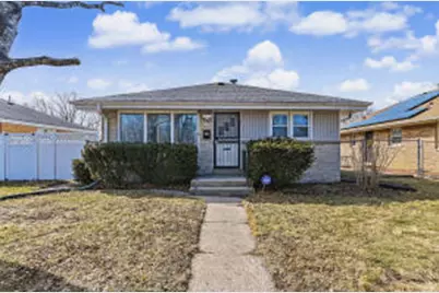 6045 W Lincoln Creek Dr, Milwaukee, WI 53218 - Photo 1