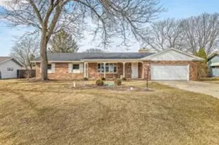 655 E Petunia Ln, Beloit, WI 53511 - Photo 1