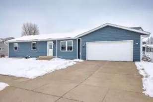 304 Heather Pl, Holmen, WI 54636 - Photo 1