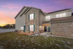 4561 S 124th St, New Berlin, WI 53151 - Photo 1