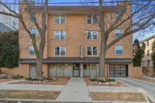 2121 N Cambridge Ave, Milwaukee, WI 53202 - Photo 1
