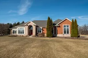 S101W32920 West Pointe Dr, Mukwonago, WI 53149 - Photo 1
