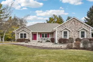 N32W22121 Hill N Dale Cir, Pewaukee, WI 53072 - Photo 1