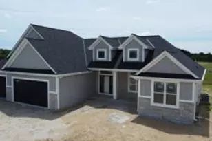 527 Talbots Woods Dr, Dousman, WI 53118 - Photo 1