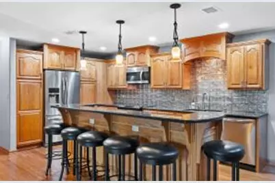 321  Park Hill Dr, Pewaukee, WI 53072 - Photo 1