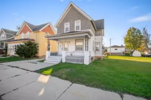 1047 W Washington St, West Bend, WI 53095 - Photo 1