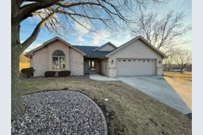 18  Ridgewood Ct, Fond du Lac, WI 54937 - Photo 1
