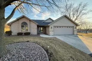 18 Ridgewood Ct, Fond du Lac, WI 54937 - Photo 1