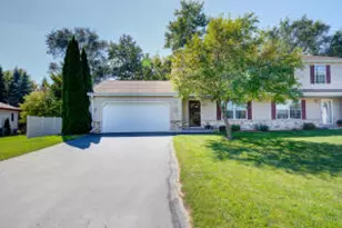 W199N11293 Rosewood Ct, Germantown, WI 53022 - Photo 1