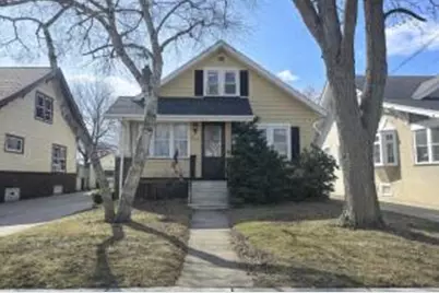 1007  71st St, Kenosha, WI 53143 - Photo 1